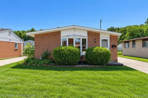 34047 Birchwood St, Westland, MI 48186