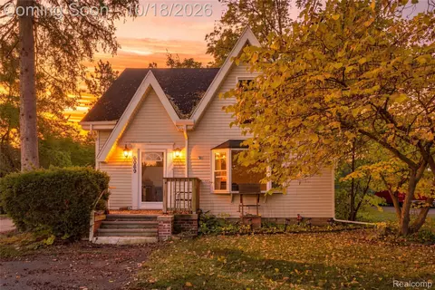 6069 Andersonville Rd, Waterford, MI 48329