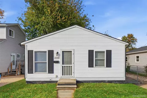 20943 Woodward St, Clinton Township, MI 48035