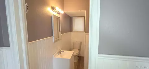 943 Stocker Ave, Flint, MI 48503 photo 5