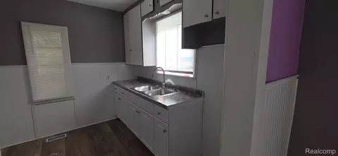 943 Stocker Ave, Flint, MI 48503 photo 3