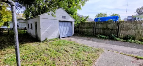 943 Stocker Ave, Flint, MI 48503 photo 7