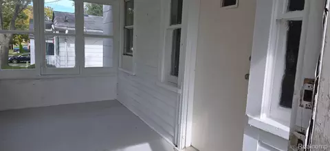 943 Stocker Ave, Flint, MI 48503 photo 2