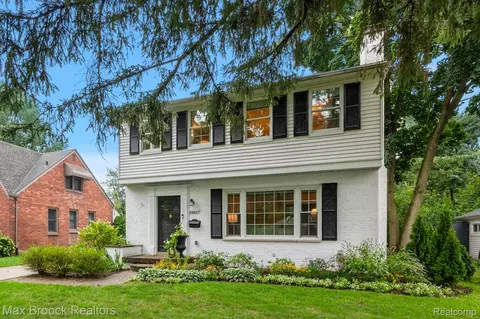 31617 Auburn Dr, Beverly Hills, MI 48025