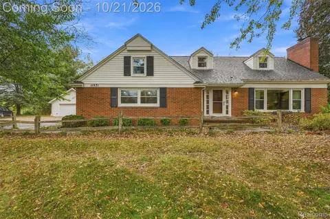 11971 9 Mile Rd, Green Oak, MI 48178