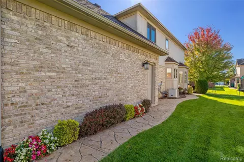 Exterior - 21354 Pine Cone Dr, Macomb, MI 48042 photo 5 of 15