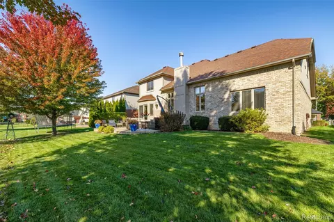 Exterior - 21354 Pine Cone Dr, Macomb, MI 48042 photo 13 of 15