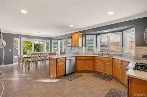 Kitchen - 21354 Pine Cone Dr, Macomb, MI 48042 photo 6 of 6