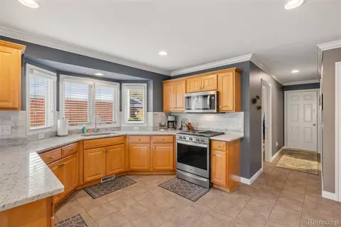 Kitchen - 21354 Pine Cone Dr, Macomb, MI 48042 photo 3 of 6