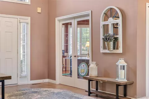 Entry Way - 21354 Pine Cone Dr, Macomb, MI 48042 photo 4 of 8