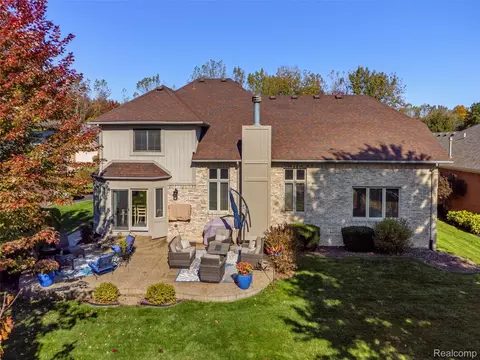 View/Area - 21354 Pine Cone Dr, Macomb, MI 48042 photo 2 of 11