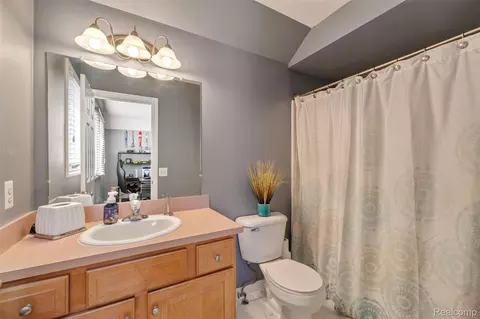 Bath - 21354 Pine Cone Dr, Macomb, MI 48042 photo 7 of 8