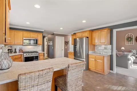 Kitchen - 21354 Pine Cone Dr, Macomb, MI 48042 photo 2 of 6