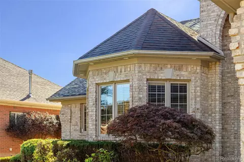 Exterior - 21354 Pine Cone Dr, Macomb, MI 48042 photo 3 of 15