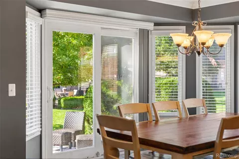 Dining - 21354 Pine Cone Dr, Macomb, MI 48042 photo 2 of 4