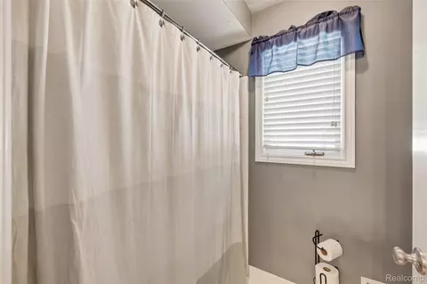 Bath - 21354 Pine Cone Dr, Macomb, MI 48042 photo 6 of 8