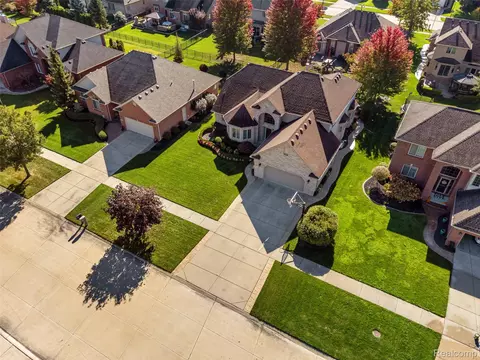 View/Area - 21354 Pine Cone Dr, Macomb, MI 48042 photo 6 of 11