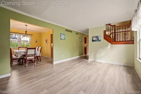 Living - 2793 Waterloo Dr, Troy, MI 48084 photo 1 of 4