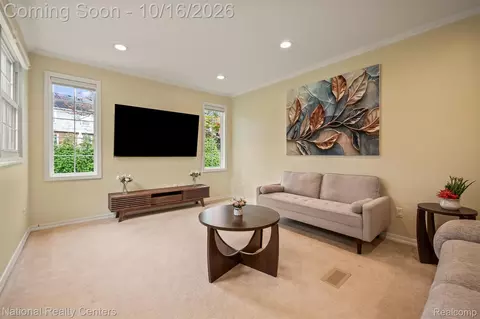 Living - 2793 Waterloo Dr, Troy, MI 48084 photo 2 of 4