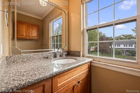 Bath - 2793 Waterloo Dr, Troy, MI 48084 photo 2 of 4