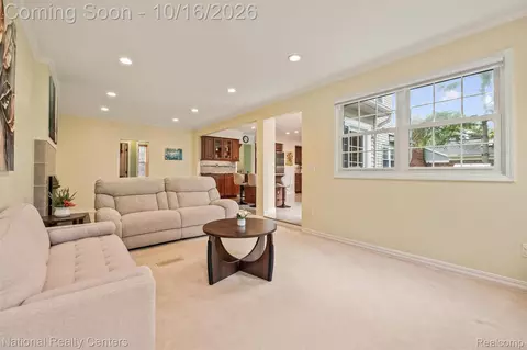 Living - 2793 Waterloo Dr, Troy, MI 48084 photo 3 of 4