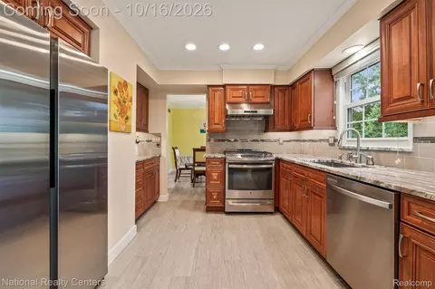 Kitchen - 2793 Waterloo Dr, Troy, MI 48084 photo 2 of 5