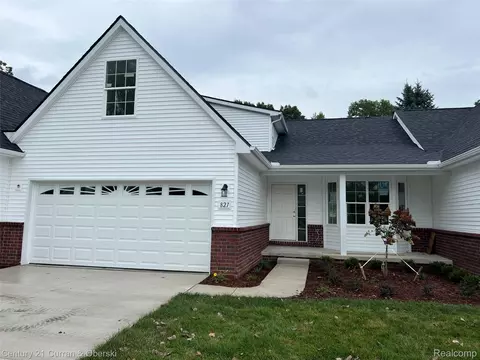 832 Nelsons Ridge Dr Apt Dr #17, Howell, MI 48843