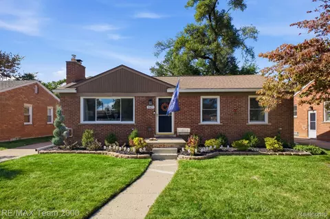 11421 Mayfield St, Livonia, MI 48150