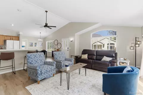 Living - 261 Aberdeen Ct, Flushing, MI 48433 photo 3 of 3