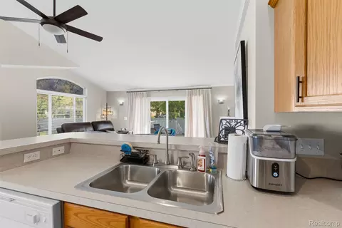 Kitchen - 261 Aberdeen Ct, Flushing, MI 48433 photo 3 of 3