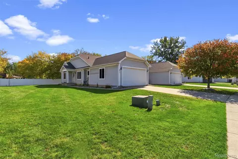 Exterior - 261 Aberdeen Ct, Flushing, MI 48433 photo 1 of 9