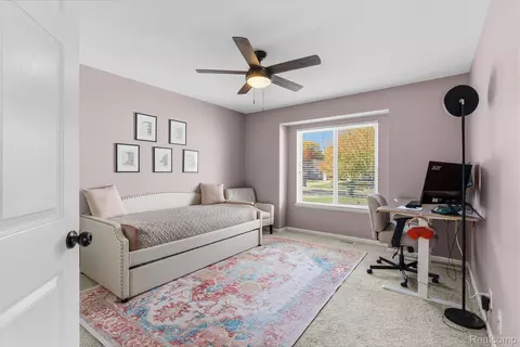 Bedroom - 261 Aberdeen Ct, Flushing, MI 48433 photo 1 of 4