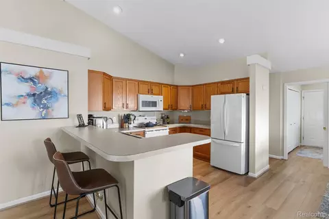 Kitchen - 261 Aberdeen Ct, Flushing, MI 48433 photo 1 of 3
