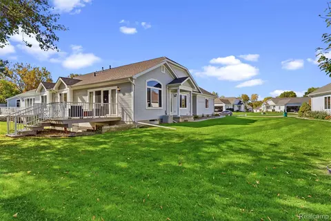 Exterior - 261 Aberdeen Ct, Flushing, MI 48433 photo 5 of 9