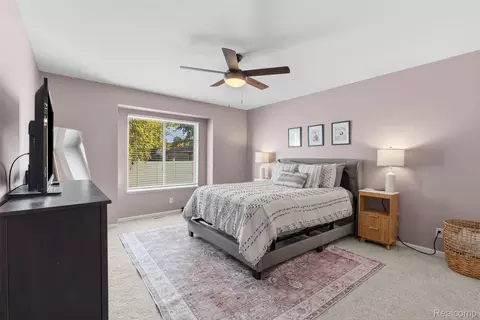 Bedroom - 261 Aberdeen Ct, Flushing, MI 48433 photo 2 of 4