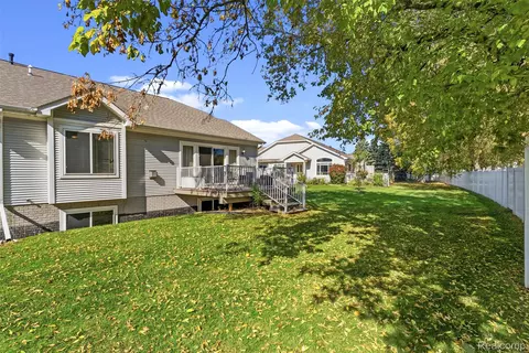 Exterior - 261 Aberdeen Ct, Flushing, MI 48433 photo 6 of 9