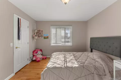 Bedroom - 6688 Fox Path, Canton, MI 48187 photo 4 of 5
