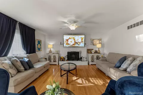 Living - 6688 Fox Path, Canton, MI 48187 photo 6 of 7