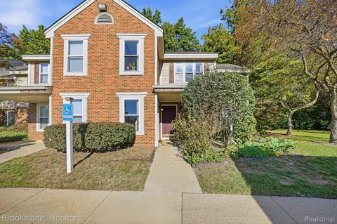 1723 Melville Dr, Rochester Hills, MI 48307