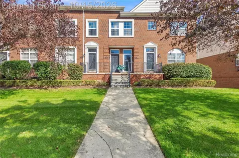 43131 Strand Dr, Sterling Heights, MI 48313