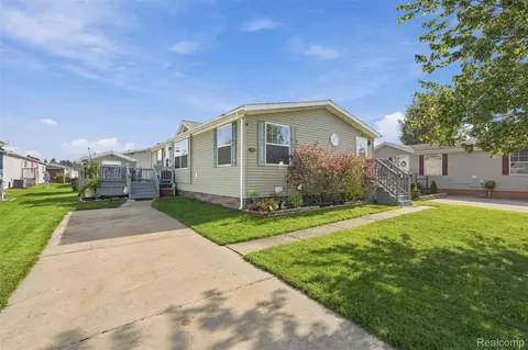 11087 Timbergrove Ct, Green Oak, MI 48178