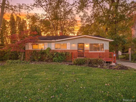 15317 Green Lane Ave, Livonia, MI 48154