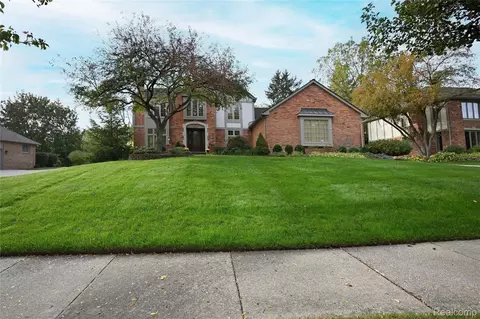 Exterior - 2181 Red Maple Dr, Troy, MI 48098 photo 10 of 10