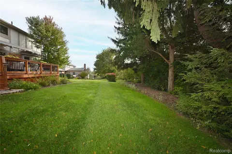 Exterior - 2181 Red Maple Dr, Troy, MI 48098 photo 8 of 10