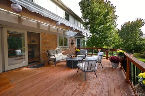 Exterior - 2181 Red Maple Dr, Troy, MI 48098 photo 3 of 10