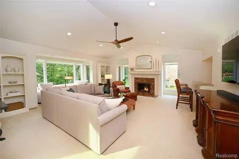 Living - 2181 Red Maple Dr, Troy, MI 48098 photo 2 of 3
