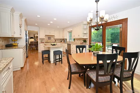 Kitchen - 2181 Red Maple Dr, Troy, MI 48098 photo 4 of 5