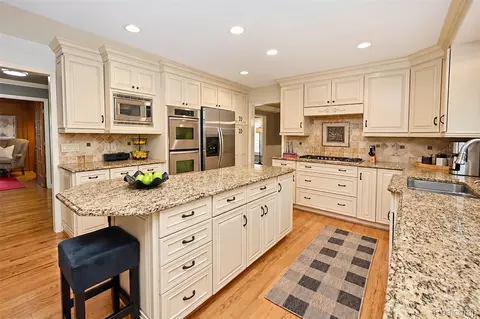 Kitchen - 2181 Red Maple Dr, Troy, MI 48098 photo 2 of 5