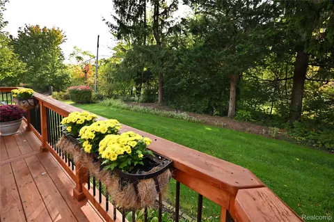 Exterior - 2181 Red Maple Dr, Troy, MI 48098 photo 6 of 10