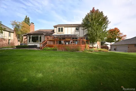 Exterior - 2181 Red Maple Dr, Troy, MI 48098 photo 9 of 10